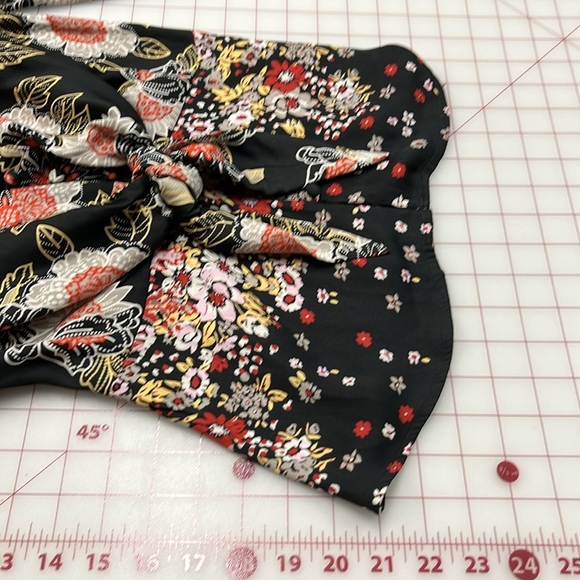 FREE PEOPLE "Run Free" Satin Tie Front Floral Boho Dark Romance V-Neck Blouse XS - Picture 16 of 16